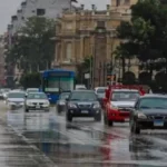 انخفاض درجات الحرارة والرياح تنذر بتغيرات جوية حادة مع بدء فصل الشتاء